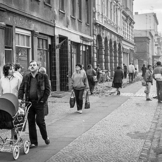 Erzählcafé Spätlese: Ein Land vor langer Zeit  –  Bilddokumente  aus den letzten Jahren der DDR, 