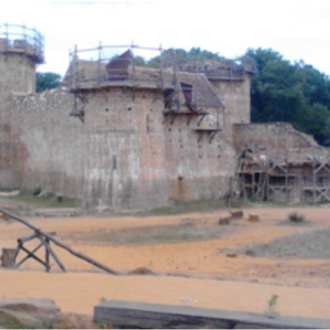 "EXPERIMENTAL-ARCHÄOLOGIE-PROJEKT GUÉDELON"