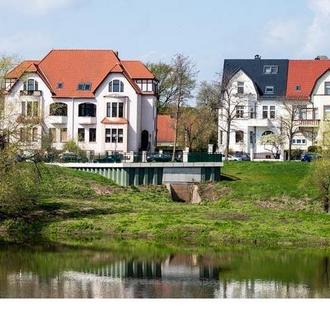 Die glückliche Insel bei Nacht