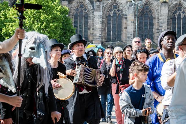 Performance-domplatz-514-_c_-wenzel-oschington