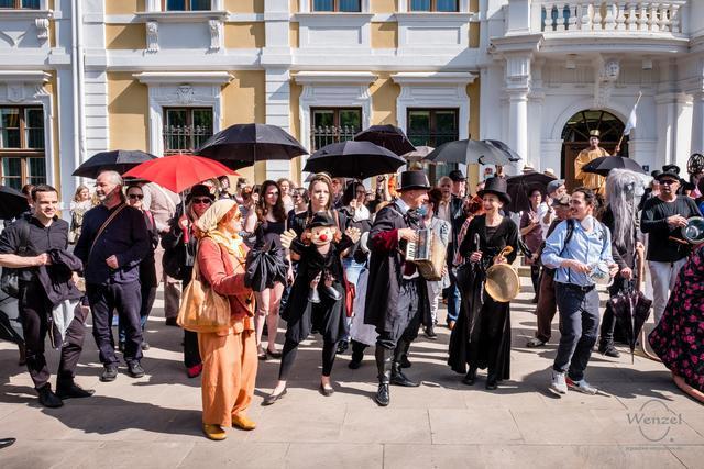 Performance-domplatz-515-_c_-wenzel-oschington