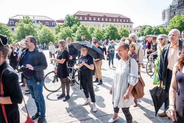 Performance-domplatz-529-_c_-wenzel-oschington