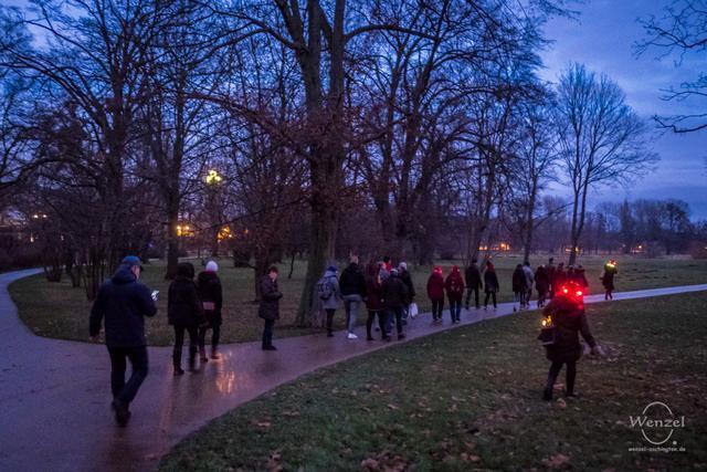 Zwischen-den-jahren-fuehrung-420-wenzel-oschington