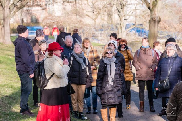 Zwischen-berg-und-tiefem-tal-420-wenzel-oschington