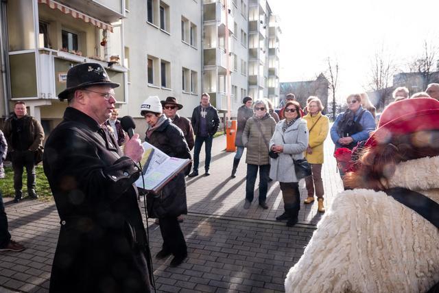 Zwischen-berg-und-tiefem-tal-401-wenzel-oschington