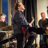 Thumb_music.club.gruen.rot-402-wenzel-oschington