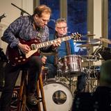 Thumb_music.club.gruen.rot-404-wenzel-oschington
