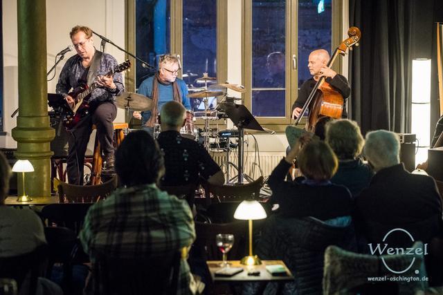 Music.club.gruen.rot-406-wenzel-oschington