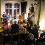 Thumb_music.club.gruen.rot-410-wenzel-oschington