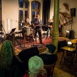 Thumb_music.club.gruen.rot-413-wenzel-oschington