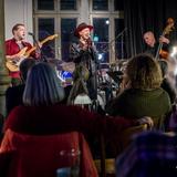 Thumb_musikclub.gruen.rot.t.wollner-407-wenzel-oschington